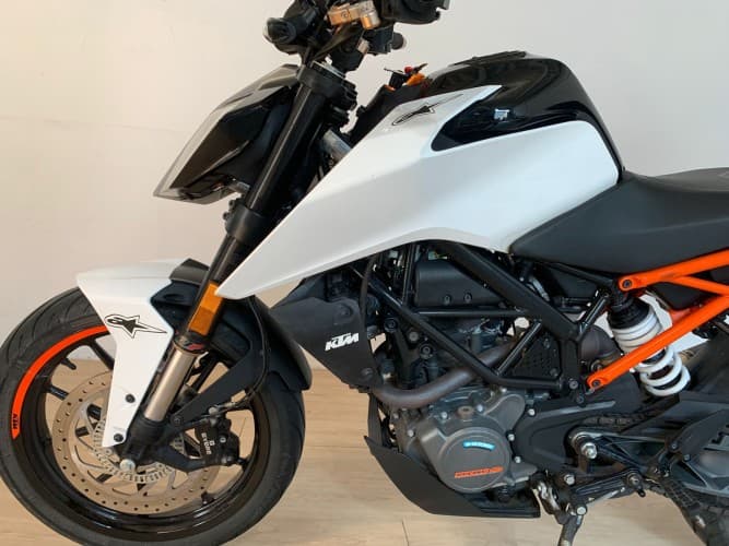 Comprar KTM DUKE 125 + AKRAPOVIC HOMOLG 2018 de segunda mano KTM DUKE 125 + AKRAPOVIC HOMOLG 2018 de segunda mano