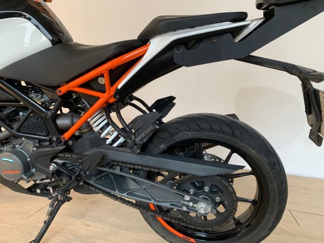 Comprar KTM DUKE 125 + AKRAPOVIC HOMOLG 2018 de segunda mano KTM DUKE 125 + AKRAPOVIC HOMOLG 2018 de segunda mano