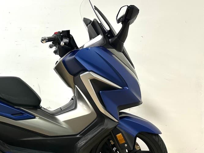 Comprar HONDA FORZA 350 2021 de segunda mano HONDA FORZA 350 2021 de segunda mano