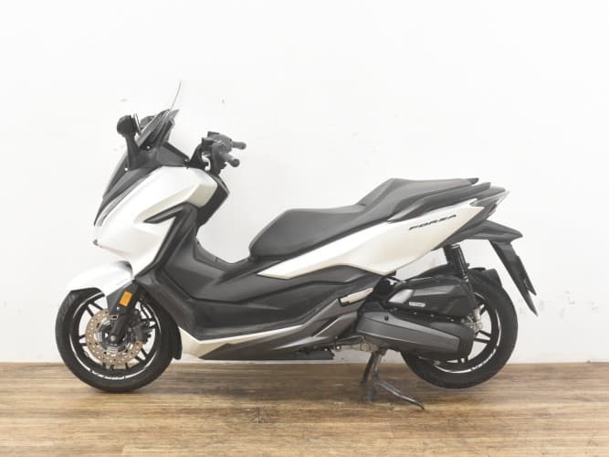 Comprar HONDA FORZA 125 2018 de segunda mano HONDA FORZA 125 2018 de segunda mano