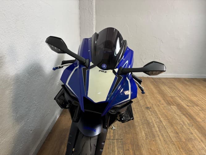 Comprar YAMAHA YZF R1 + AKRAPOVIC HOMOLGADO 2023 de segunda mano YAMAHA YZF R1 + AKRAPOVIC HOMOLGADO 2023 de segunda mano