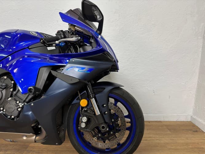 Comprar YAMAHA YZF R1 + AKRAPOVIC HOMOLGADO 2023 de segunda mano YAMAHA YZF R1 + AKRAPOVIC HOMOLGADO 2023 de segunda mano