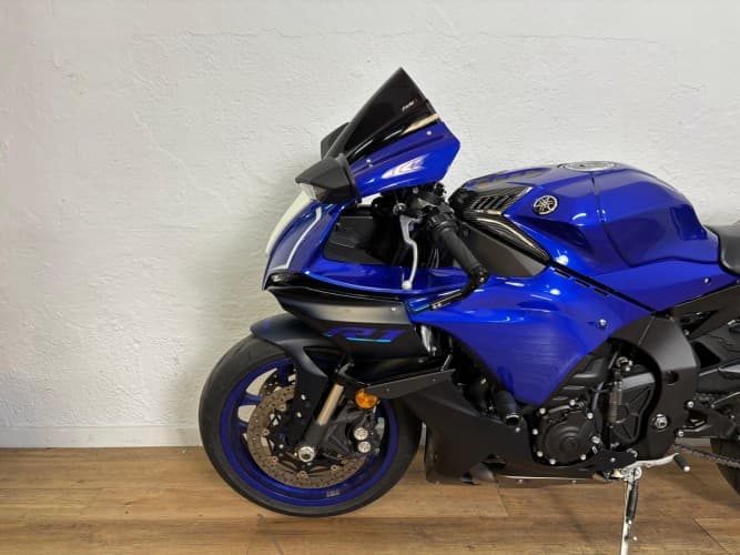 Comprar YAMAHA YZF R1 + AKRAPOVIC HOMOLGADO 2023 de segunda mano YAMAHA YZF R1 + AKRAPOVIC HOMOLGADO 2023 de segunda mano