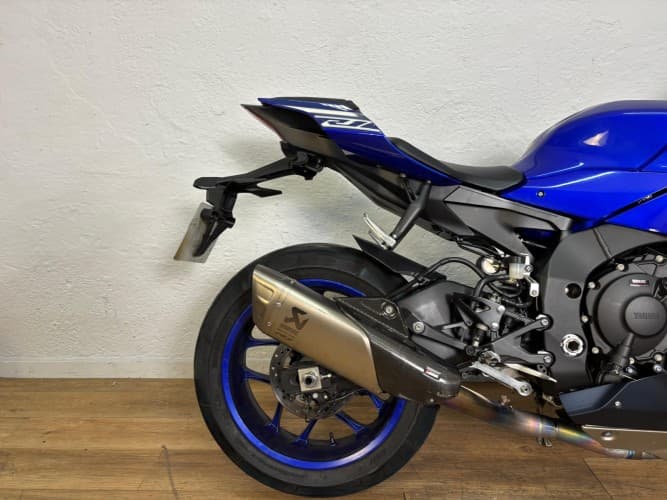 Comprar YAMAHA YZF R1 + AKRAPOVIC HOMOLGADO 2023 de segunda mano YAMAHA YZF R1 + AKRAPOVIC HOMOLGADO 2023 de segunda mano