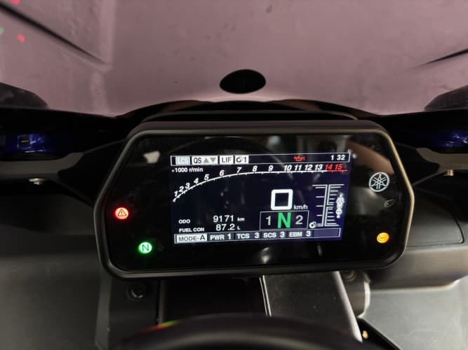 Comprar YAMAHA YZF R1 + AKRAPOVIC HOMOLGADO 2023 de segunda mano YAMAHA YZF R1 + AKRAPOVIC HOMOLGADO 2023 de segunda mano