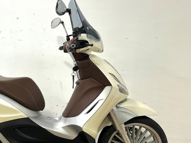 PIAGGIO BEVERLY 300 2016 de segunda mano