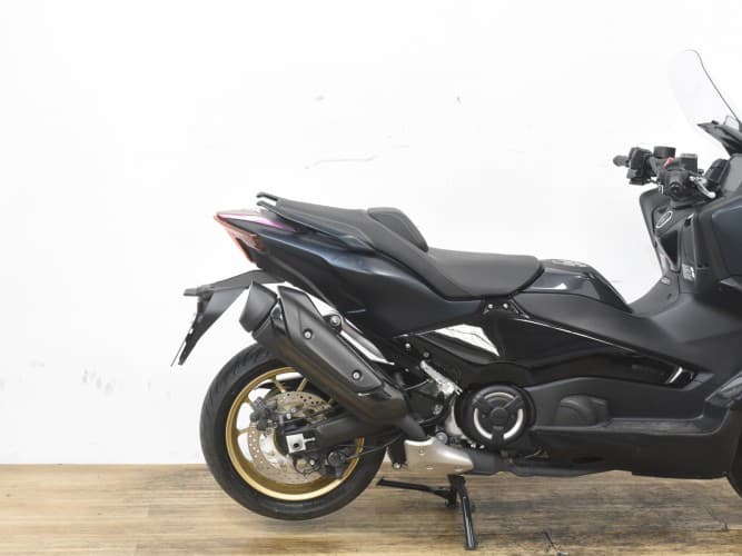 Comprar YAMAHA TMAX 560 TECH MAX 2022 de segunda mano YAMAHA TMAX 560 TECH MAX 2022 de segunda mano