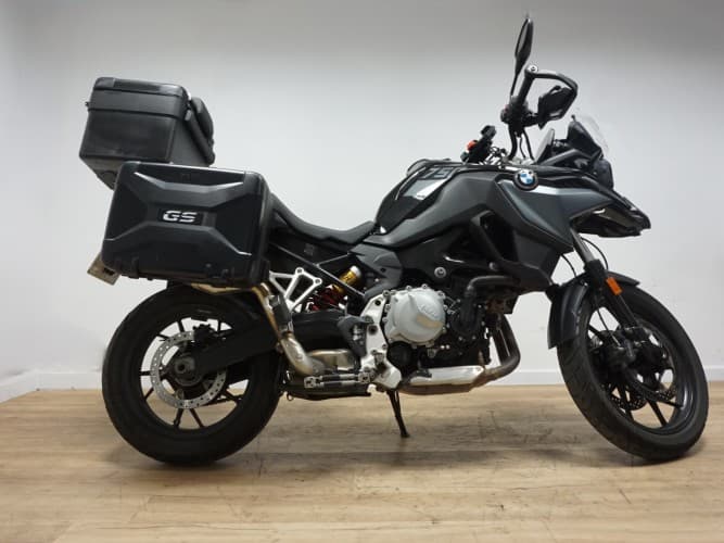 BMW F 750 GS TRIPLE BLACK (3 MALETAS Y FULL EQUIP) 2022 de segunda mano