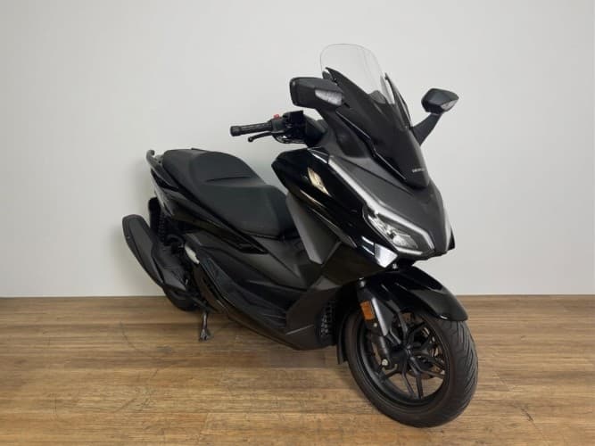 Comprar HONDA FORZA 350 2024 de segunda mano HONDA FORZA 350 2024 de segunda mano