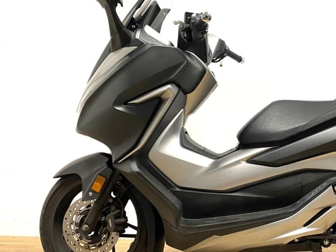 Comprar HONDA FORZA 300 2019 de segunda mano HONDA FORZA 300 2019 de segunda mano