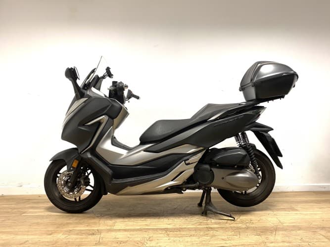 Comprar HONDA FORZA 300 2018 de segunda mano HONDA FORZA 300 2018 de segunda mano