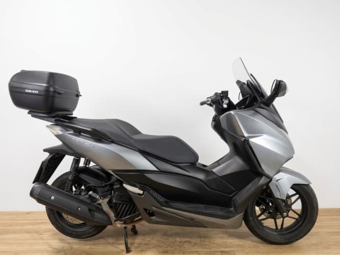 HONDA FORZA 125 2015 de segunda mano