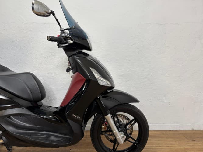PIAGGIO BEVERLY 350 POLICE 2018 de segunda mano