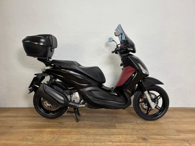 PIAGGIO BEVERLY 350 POLICE 2018 de segunda mano