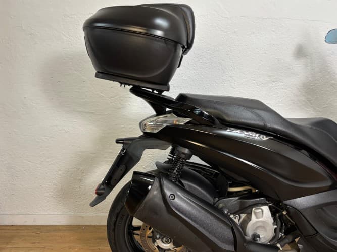 PIAGGIO BEVERLY 350 POLICE 2018 de segunda mano