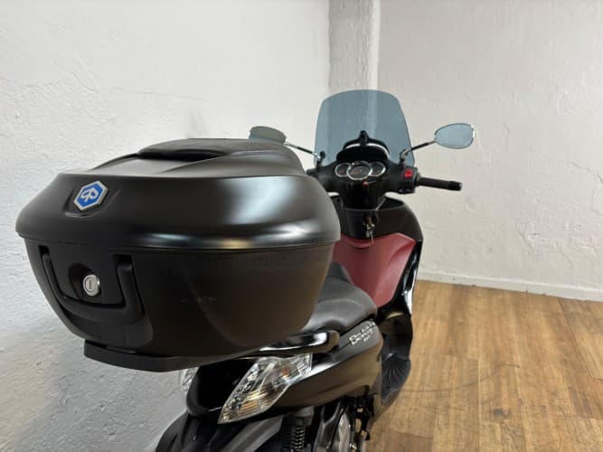 PIAGGIO BEVERLY 350 POLICE 2018 de segunda mano