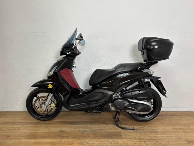 PIAGGIO BEVERLY 350 POLICE 2018 de segunda mano