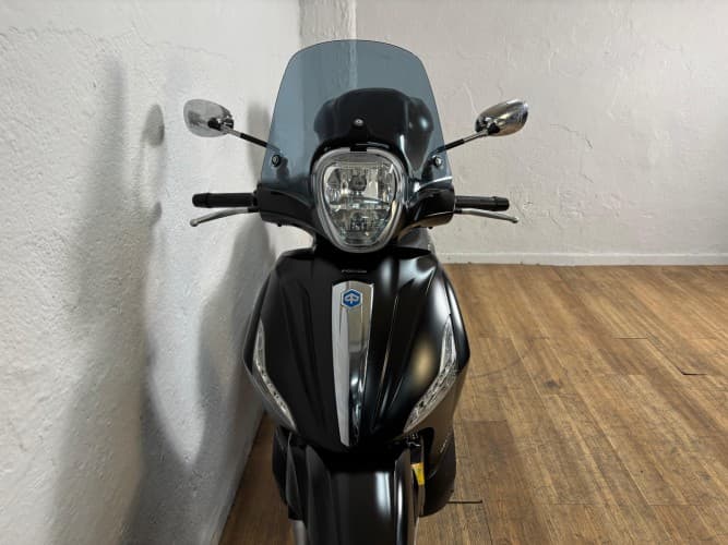 PIAGGIO BEVERLY 350 POLICE 2018 de segunda mano