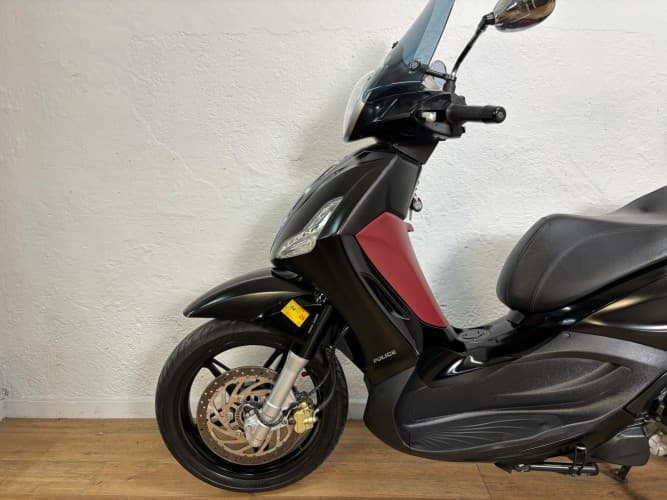 PIAGGIO BEVERLY 350 POLICE 2018 de segunda mano