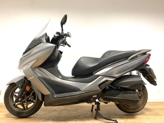 Comprar KYMCO GRAND DINK 300 2021 de segunda mano KYMCO GRAND DINK 300 2021 de segunda mano