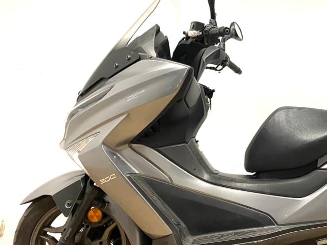 Comprar KYMCO GRAND DINK 300 2021 de segunda mano KYMCO GRAND DINK 300 2021 de segunda mano