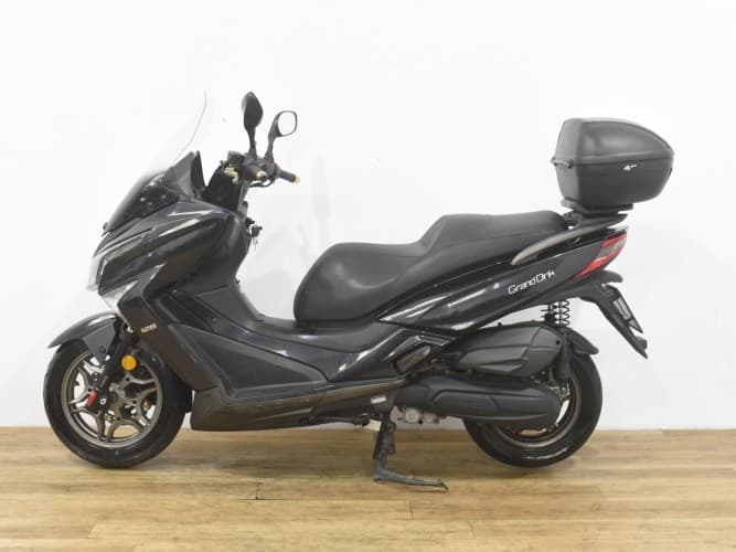 Comprar KYMCO GRAND DINK 125 2018 de segunda mano KYMCO GRAND DINK 125 2018 de segunda mano
