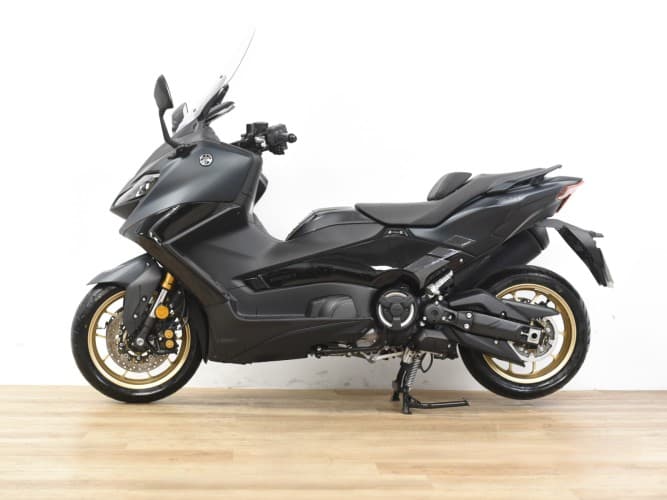 Comprar YAMAHA TMAX 560 TECH MAX 2022 de segunda mano YAMAHA TMAX 560 TECH MAX 2022 de segunda mano