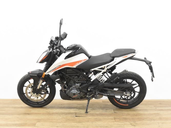 Comprar KTM DUKE 390 2023 de segunda mano KTM DUKE 390 2023 de segunda mano