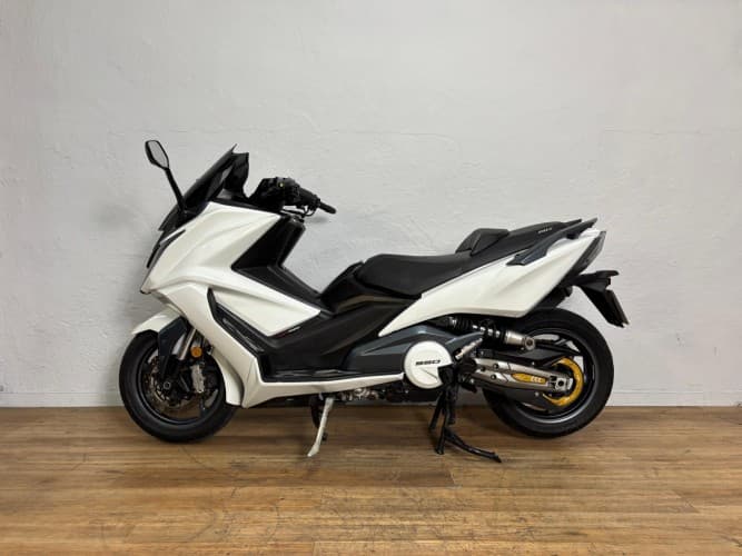 Comprar KYMCO AK 550 (A) 2017 de segunda mano KYMCO AK 550 (A) 2017 de segunda mano