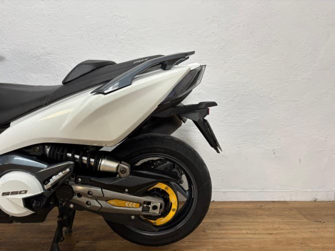 Comprar KYMCO AK 550 (A) 2017 de segunda mano KYMCO AK 550 (A) 2017 de segunda mano