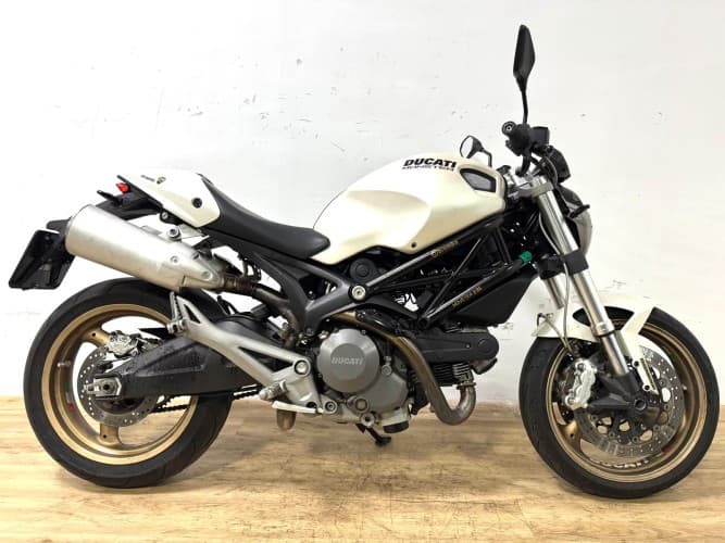 Comprar DUCATI MONSTER 696 (A2) 2008 de segunda mano DUCATI MONSTER 696 (A2) 2008 de segunda mano