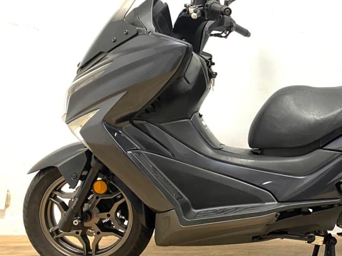 Comprar KYMCO GRAND DINK 125 2018 de segunda mano KYMCO GRAND DINK 125 2018 de segunda mano