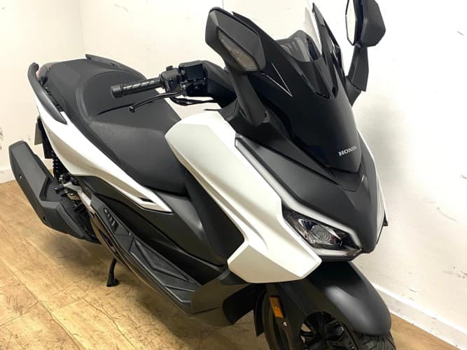 Comprar HONDA FORZA 125 2025 de segunda mano HONDA FORZA 125 2025 de segunda mano