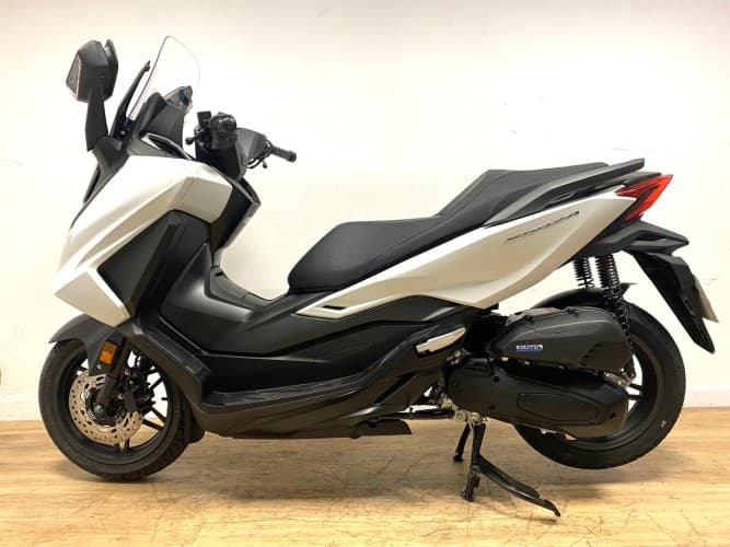 Comprar HONDA FORZA 125 2025 de segunda mano HONDA FORZA 125 2025 de segunda mano