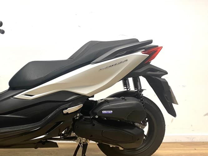 Comprar HONDA FORZA 125 (IVA DEDUCIBLE)(NUEVA 0KM-GARANT. 3AÑOS) 2025 de segunda mano HONDA FORZA 125 (IVA DEDUCIBLE)(NUEVA 0KM-GARANT. 3AÑOS) 2025 de segunda mano