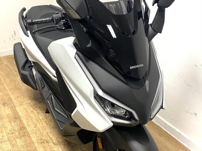 Comprar HONDA FORZA 125 (IVA DEDUCIBLE)(NUEVA 0KM-GARANT. 3AÑOS) 2025 de segunda mano HONDA FORZA 125 (IVA DEDUCIBLE)(NUEVA 0KM-GARANT. 3AÑOS) 2025 de segunda mano