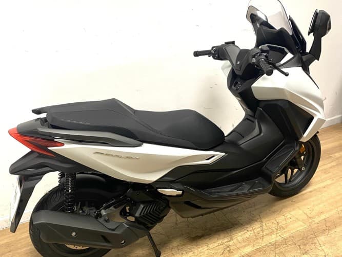 Comprar HONDA FORZA 125 (IVA DEDUCIBLE)(NUEVA 0KM-GARANT. 3AÑOS) 2025 de segunda mano HONDA FORZA 125 (IVA DEDUCIBLE)(NUEVA 0KM-GARANT. 3AÑOS) 2025 de segunda mano