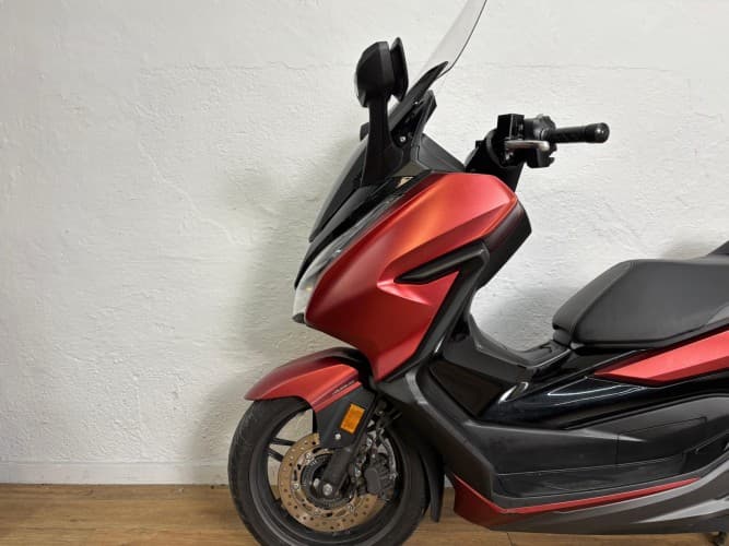 HONDA FORZA 125 2018 de segunda mano