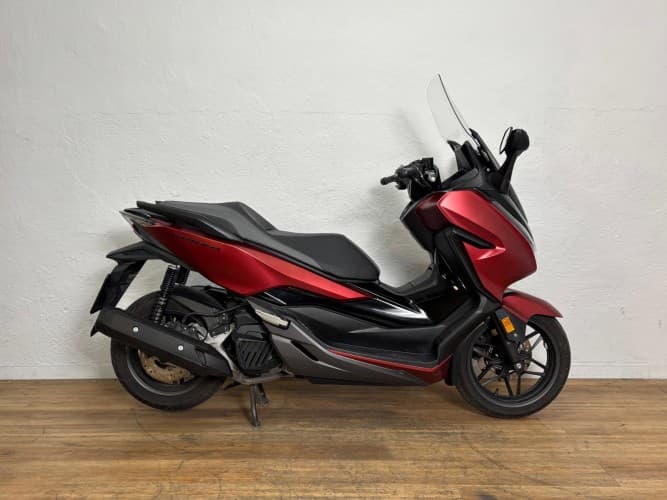 HONDA FORZA 125 2018 de segunda mano