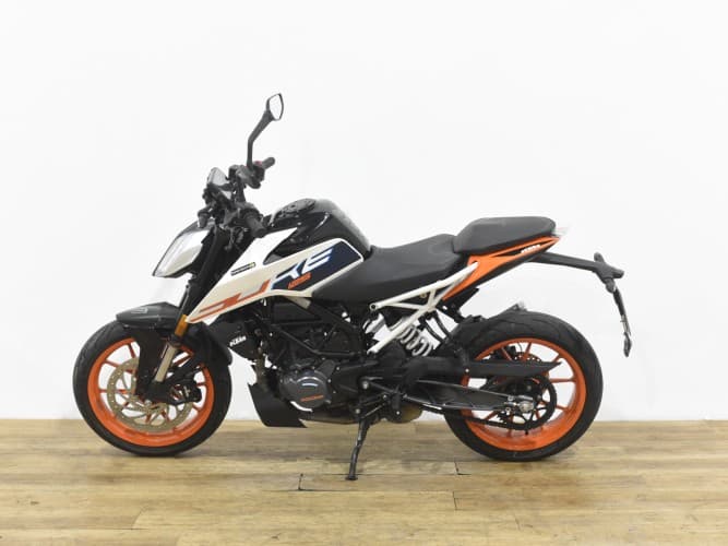 KTM DUKE 125 2023 de segunda mano