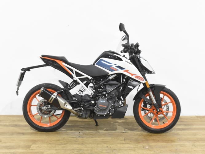 KTM DUKE 125 2023 de segunda mano