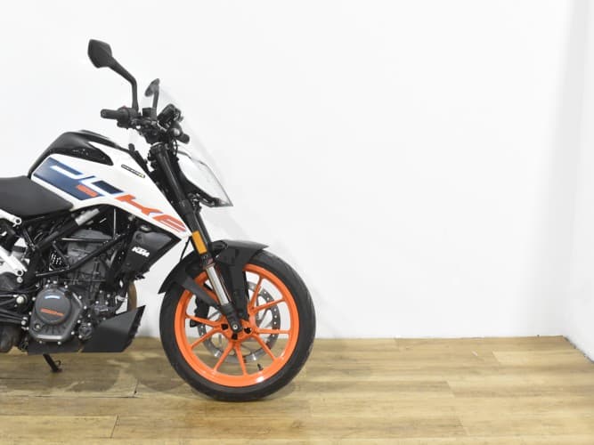 KTM DUKE 125 2023 de segunda mano