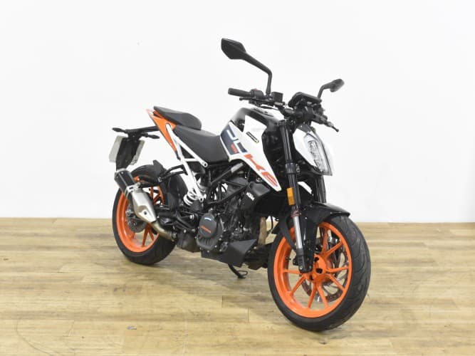 KTM DUKE 125 2023 de segunda mano