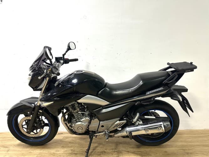 SUZUKI GW 250 INAZUMA 2014 de segunda mano