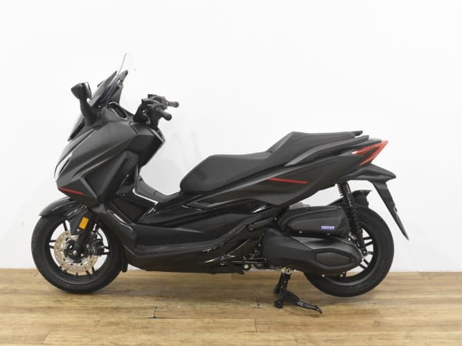 Comprar HONDA FORZA 350 (IVA DEDUCIBLE)(NUEVA 0KM-GARANT. 3AÑOS) 2025 de segunda mano HONDA FORZA 350 (IVA DEDUCIBLE)(NUEVA 0KM-GARANT. 3AÑOS) 2025 de segunda mano