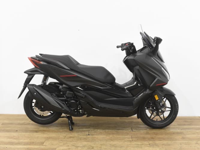 Comprar HONDA FORZA 350 (IVA DEDUCIBLE)(NUEVA 0KM-GARANT. 3AÑOS) 2025 de segunda mano HONDA FORZA 350 (IVA DEDUCIBLE)(NUEVA 0KM-GARANT. 3AÑOS) 2025 de segunda mano