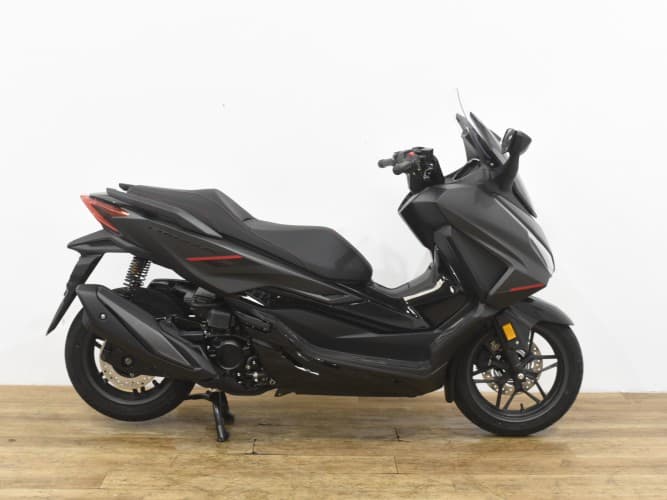 Comprar HONDA FORZA 350 SE-IVA DEDUCIBLE-NUEVA 0KM-GARANT. 3AÑOS 2025 de segunda mano HONDA FORZA 350 SE-IVA DEDUCIBLE-NUEVA 0KM-GARANT. 3AÑOS 2025 de segunda mano