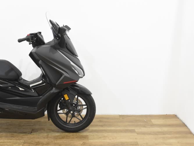 Comprar HONDA FORZA 350 SE-IVA DEDUCIBLE-NUEVA 0KM-GARANT. 3AÑOS 2025 de segunda mano HONDA FORZA 350 SE-IVA DEDUCIBLE-NUEVA 0KM-GARANT. 3AÑOS 2025 de segunda mano