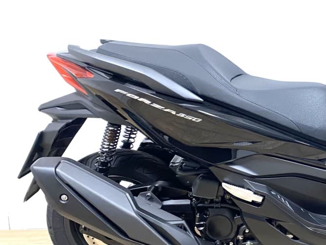 Comprar HONDA FORZA 350 (IVA DEDUCIBLE)(NUEVA 0KM-GARANT. 3AÑOS) 2025 de segunda mano HONDA FORZA 350 (IVA DEDUCIBLE)(NUEVA 0KM-GARANT. 3AÑOS) 2025 de segunda mano