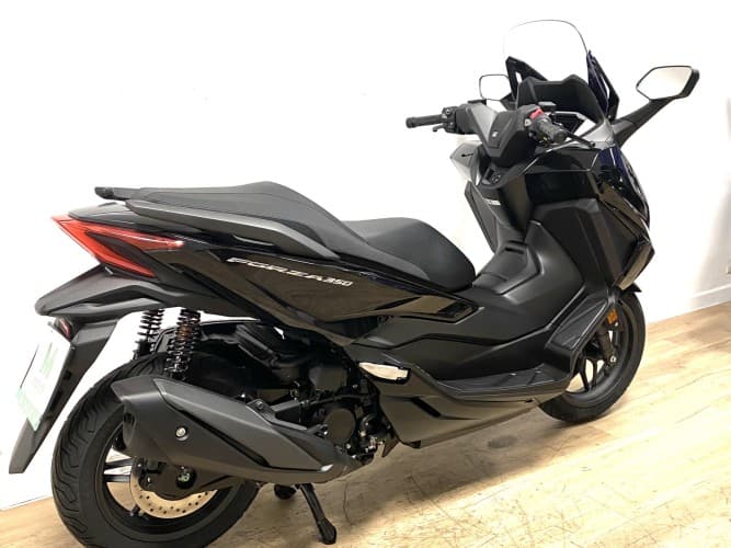 Comprar HONDA FORZA 350 (IVA DEDUCIBLE)(NUEVA 0KM-GARANT. 3AÑOS) 2025 de segunda mano HONDA FORZA 350 (IVA DEDUCIBLE)(NUEVA 0KM-GARANT. 3AÑOS) 2025 de segunda mano